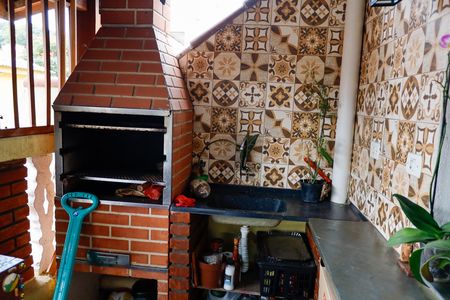 Casa à venda com 170m², 6 quartos e 1 vaga Casa à venda com 170m², 6 quartos e 1 vagaChurrasqueira