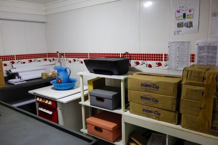 Casa à venda com 170m², 6 quartos e 1 vaga Casa à venda com 170m², 6 quartos e 1 vagaEscritório