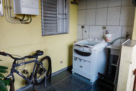 Casa à venda com 170m², 6 quartos e 1 vaga Casa à venda com 170m², 6 quartos e 1 vagaLavanderia