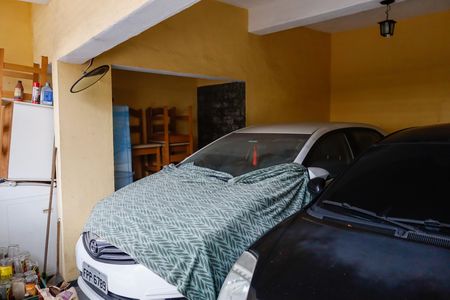 Casa à venda com 170m², 6 quartos e 1 vaga Casa à venda com 170m², 6 quartos e 1 vagaGaragem