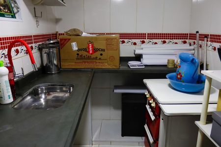 Casa à venda com 170m², 6 quartos e 1 vaga Casa à venda com 170m², 6 quartos e 1 vagaEscritório