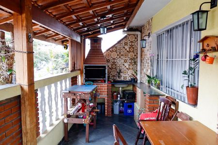 Casa à venda com 170m², 6 quartos e 1 vaga Casa à venda com 170m², 6 quartos e 1 vagaSacada