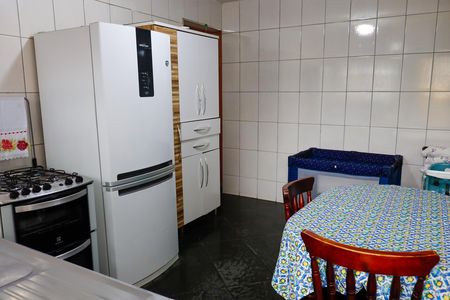 Casa à venda com 170m², 6 quartos e 1 vaga Casa à venda com 170m², 6 quartos e 1 vagaCozinha
