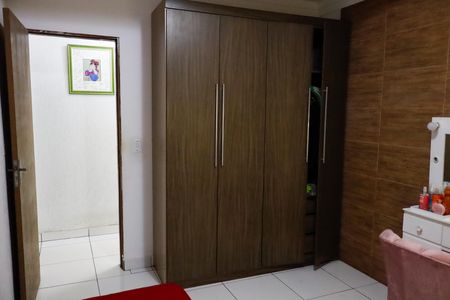 Casa à venda com 170m², 6 quartos e 1 vaga Casa à venda com 170m², 6 quartos e 1 vagaQuarto 1