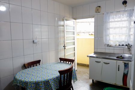 Casa à venda com 170m², 6 quartos e 1 vaga Casa à venda com 170m², 6 quartos e 1 vagaCozinha