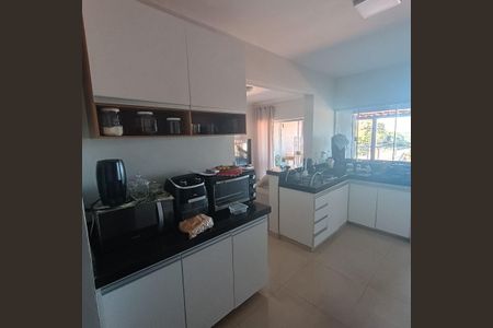 Cozinha de casa à venda com 4 quartos, 120m² em Conjunto C5, Brasília