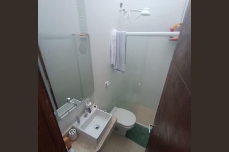Banheiro de casa à venda com 4 quartos, 120m² em Conjunto C5, Brasília