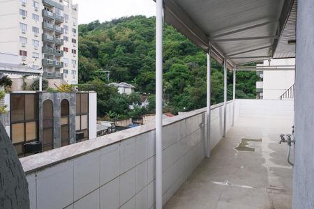 Apartamento para alugar com 223m², 3 quartos e 2 vagas Apartamento para alugar com 223m², 3 quartos e 2 vagasTerraço