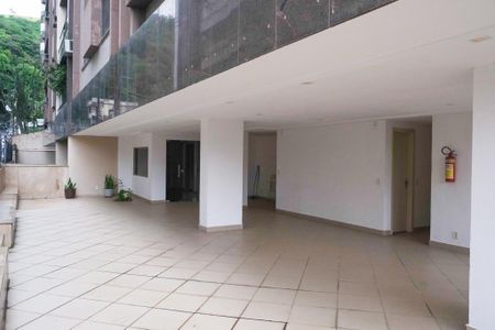Apartamento para alugar com 223m², 3 quartos e 2 vagas Apartamento para alugar com 223m², 3 quartos e 2 vagasFachada e portaria