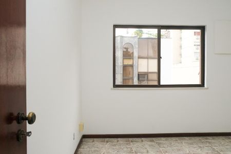 Apartamento para alugar com 223m², 3 quartos e 2 vagas Apartamento para alugar com 223m², 3 quartos e 2 vagasQuarto 2