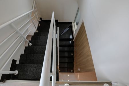 Casa de condomínio para alugar com 345m², 3 quartos e 4 vagas Casa de condomínio para alugar com 345m², 3 quartos e 4 vagasEscada