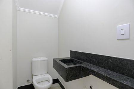 Casa de condomínio para alugar com 345m², 3 quartos e 4 vagas Casa de condomínio para alugar com 345m², 3 quartos e 4 vagasBanheiro de Serviço