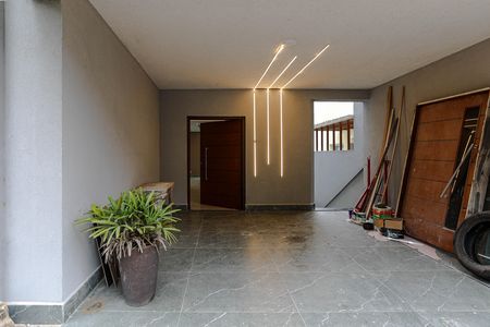 Casa de condomínio para alugar com 345m², 3 quartos e 4 vagas Casa de condomínio para alugar com 345m², 3 quartos e 4 vagasFachada