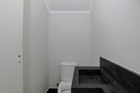 Casa de condomínio para alugar com 345m², 3 quartos e 4 vagas Casa de condomínio para alugar com 345m², 3 quartos e 4 vagasBanheiro de Serviço