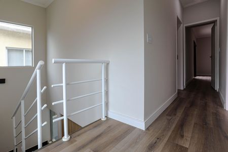 Casa de condomínio para alugar com 345m², 3 quartos e 4 vagas Casa de condomínio para alugar com 345m², 3 quartos e 4 vagasEscada
