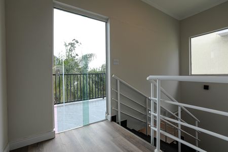 Casa de condomínio para alugar com 345m², 3 quartos e 4 vagas Casa de condomínio para alugar com 345m², 3 quartos e 4 vagasEscada