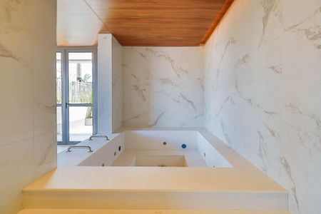 Apartamento à venda com 155m², 3 quartos e 2 vagas Apartamento à venda com 155m², 3 quartos e 2 vagasÁrea comum - Jacuzzi