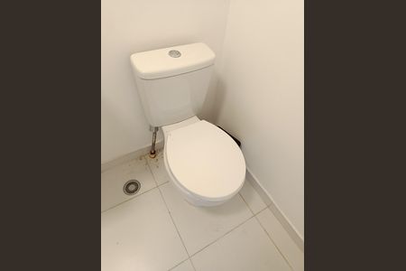 Banheiro de kitnet/studio para alugar com 1 quarto, 25m² em Pinheiros, São Paulo