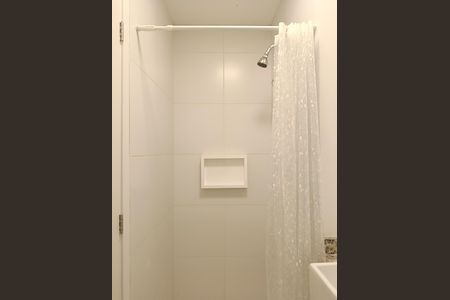 Banheiro de kitnet/studio para alugar com 1 quarto, 25m² em Pinheiros, São Paulo