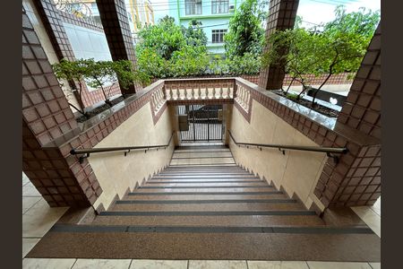 Apartamento para alugar com 49m², 2 quartos e sem vagaEscada de entrada