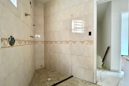 Casa para alugar com 157m², 3 quartos e 2 vagas Casa para alugar com 157m², 3 quartos e 2 vagasBanheiro Corredor