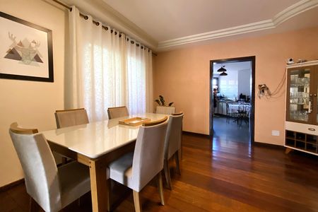 Casa à venda com 360m², 5 quartos e 4 vagas