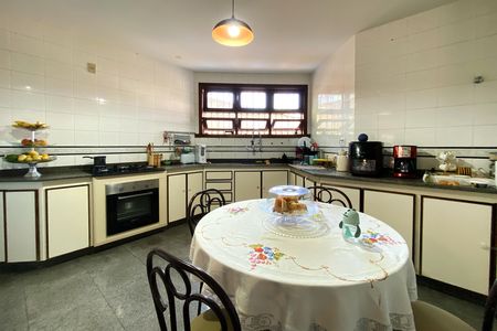 Casa à venda com 360m², 5 quartos e 4 vagas