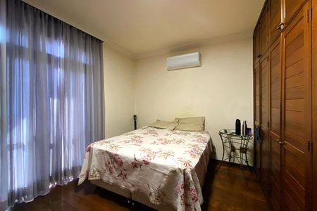Casa à venda com 360m², 5 quartos e 4 vagas