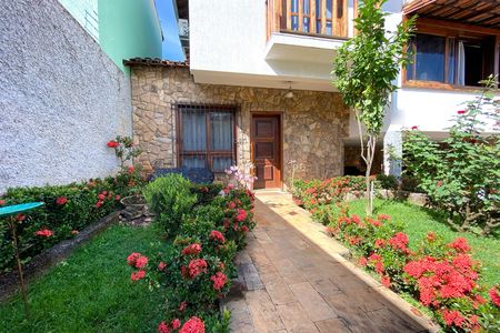 Casa à venda com 5 quartos, 360m² em Fernão Dias, Belo Horizonte
