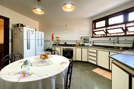 Casa à venda com 360m², 5 quartos e 4 vagas