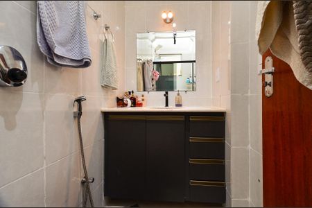 Apartamento à venda com 108m², 3 quartos e 2 vagas Apartamento à venda com 108m², 3 quartos e 2 vagasBanheiro Suíte