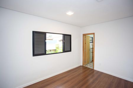 Casa à venda com 300m², 3 quartos e 2 vagasSuíte
