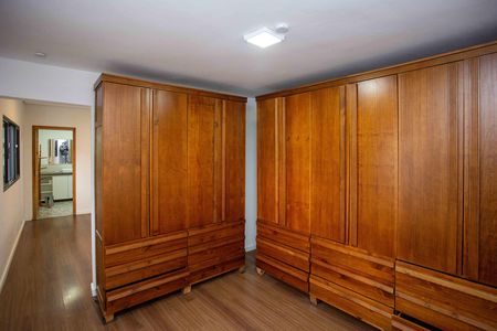 Casa à venda com 300m², 3 quartos e 2 vagasCloset da suíte