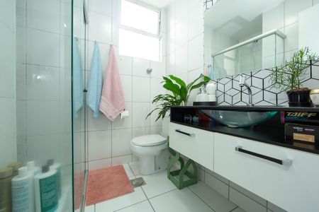 Apartamento à venda com 120m², 4 quartos e 2 vagas Apartamento à venda com 120m², 4 quartos e 2 vagasBanheiro social
