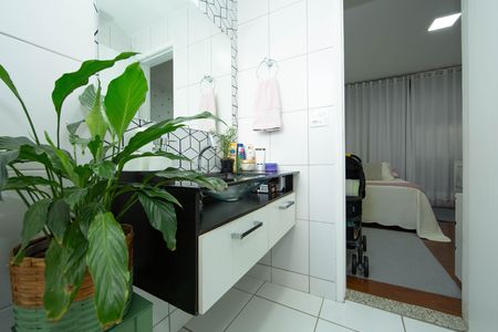 Apartamento à venda com 120m², 4 quartos e 2 vagas Apartamento à venda com 120m², 4 quartos e 2 vagasBanheiro social