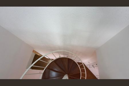 Apartamento à venda com 124m², 2 quartos e 2 vagasEscada