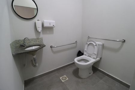 Casa para alugar com 150m², 8 quartos e 2 vagasBanheiro Social 1