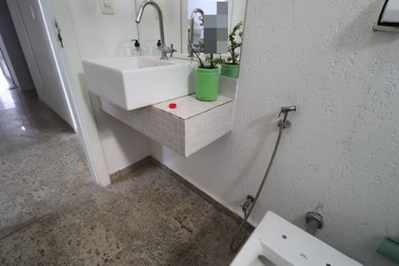 Casa para alugar com 150m², 8 quartos e 2 vagasBanheiro Social 2