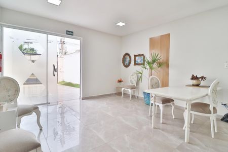 Sala de casa para alugar com 8 quartos, 150m² em Jardim Karaíba, Uberlândia