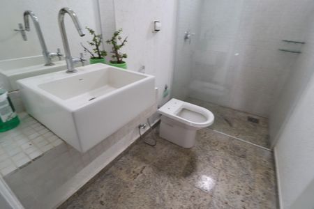 Casa para alugar com 150m², 8 quartos e 2 vagasBanheiro Social 2