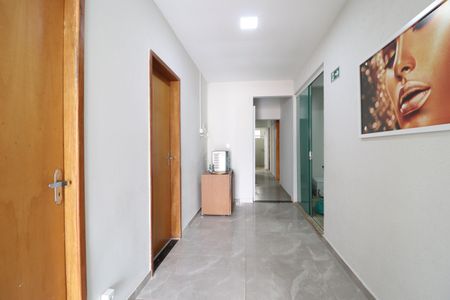 Corredor de casa para alugar com 8 quartos, 150m² em Jardim Karaíba, Uberlândia