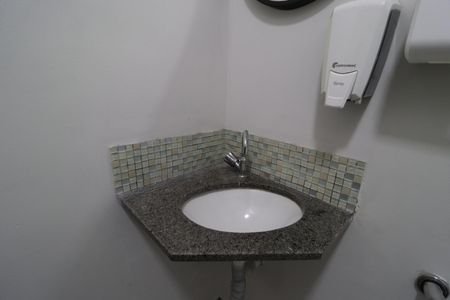 Casa para alugar com 150m², 8 quartos e 2 vagasBanheiro Social 1