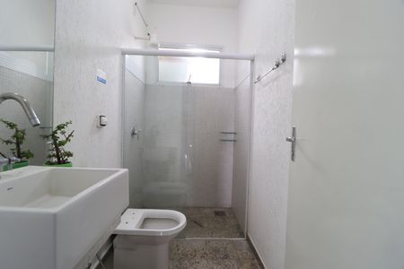 Casa para alugar com 150m², 8 quartos e 2 vagasBanheiro Social 2