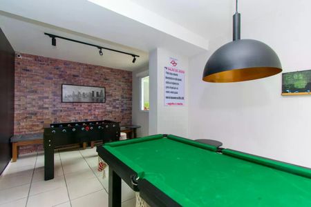 Apartamento à venda com 45m², 2 quartos e sem vaga Apartamento à venda com 45m², 2 quartos e sem vagaSala de jogos com mesa de bilhar, foqueira e quadra de futsal, com decoração moderna e iluminação adequada.