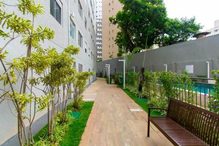 Apartamento à venda com 45m², 2 quartos e sem vaga Apartamento à venda com 45m², 2 quartos e sem vagaPiscina e varanda em edifício residencial, com vista para a cidade.