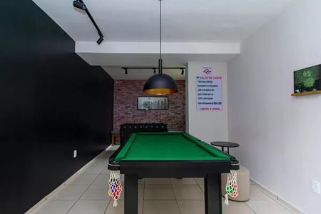 Apartamento à venda com 45m², 2 quartos e sem vaga Apartamento à venda com 45m², 2 quartos e sem vagaSala de jogos com mesa de bilhar e iluminação adequada.