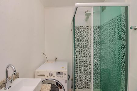 Banheiro de apartamento para alugar com 1 quarto, 47m² em Passo D’areia, Porto Alegre