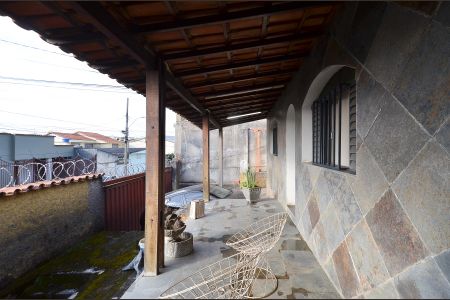 Casa para alugar com 300m², 3 quartos e 4 vagas Casa para alugar com 300m², 3 quartos e 4 vagasVaranda