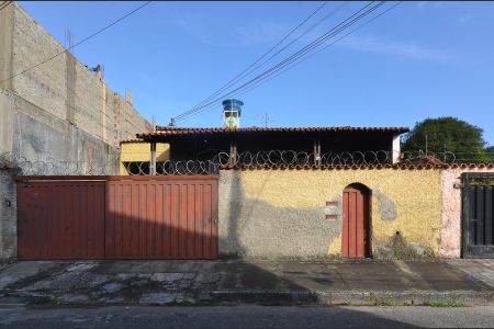 Casa para alugar com 300m², 3 quartos e 4 vagas Casa para alugar com 300m², 3 quartos e 4 vagasFachada