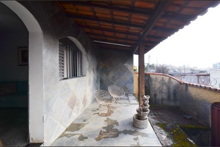 Casa para alugar com 300m², 3 quartos e 4 vagas Casa para alugar com 300m², 3 quartos e 4 vagasVaranda